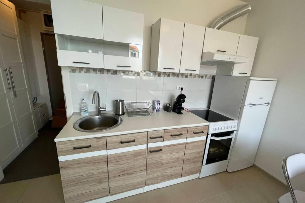 Apartment Gema - One Bedroom Apartment Izola Εξωτερικό φωτογραφία